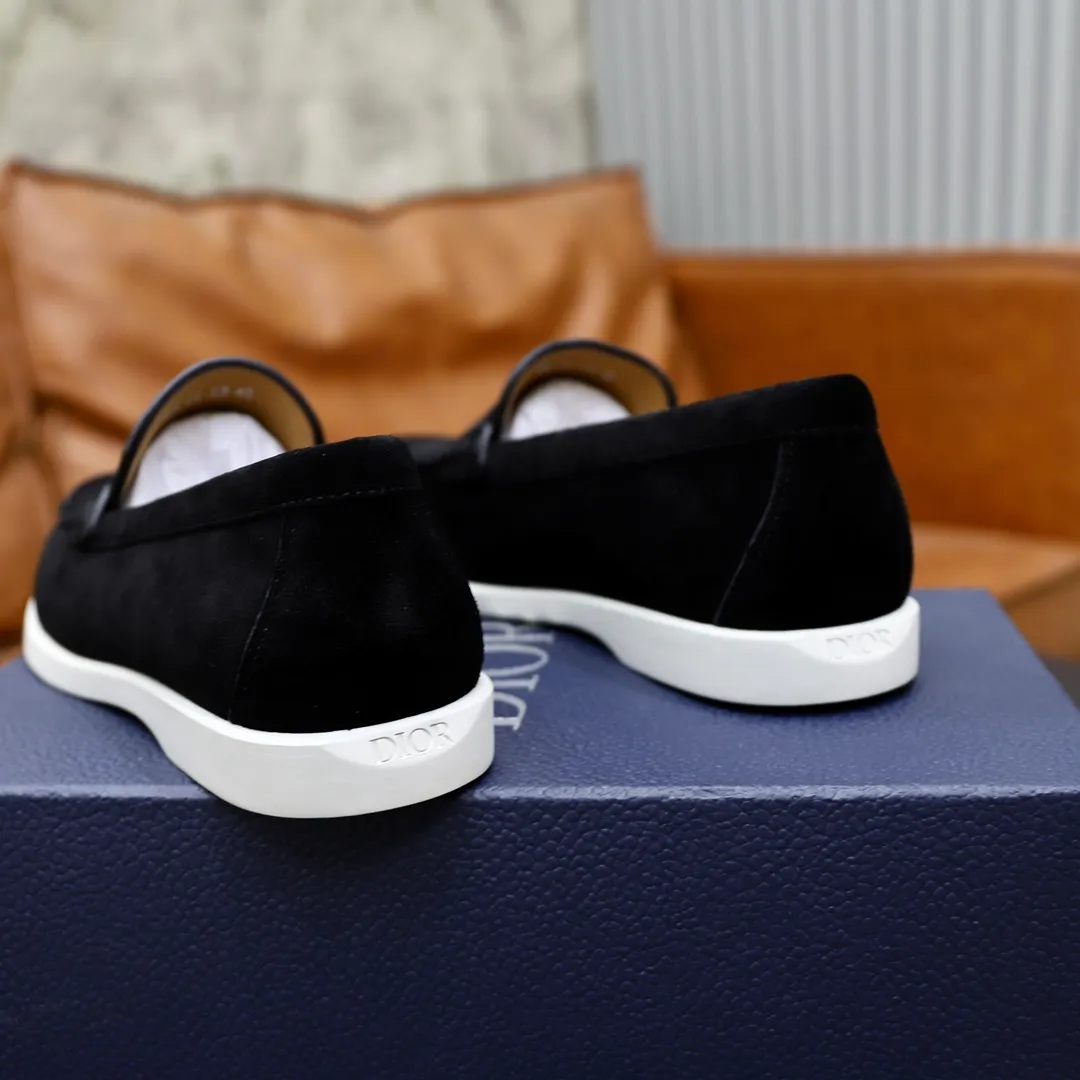Ex-factory price: 540🙅‍♂️🙅‍♂️🙅‍♂️ Brand: Dior DIOR Standard code: Men's code 38/44 (45 can be customized) Grade: Same as the official website Material: Original cowhide stitching, cowhide lining, original TPU wear-resistant soft outsole Style categories: Leisure and sports version, footwear for driving, young fashion, European and American trends, British style Color: actual picture color